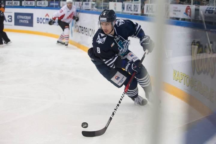 «Адмирал» на домашнем льду уступил «Автомобилисту» в матче КХЛ
