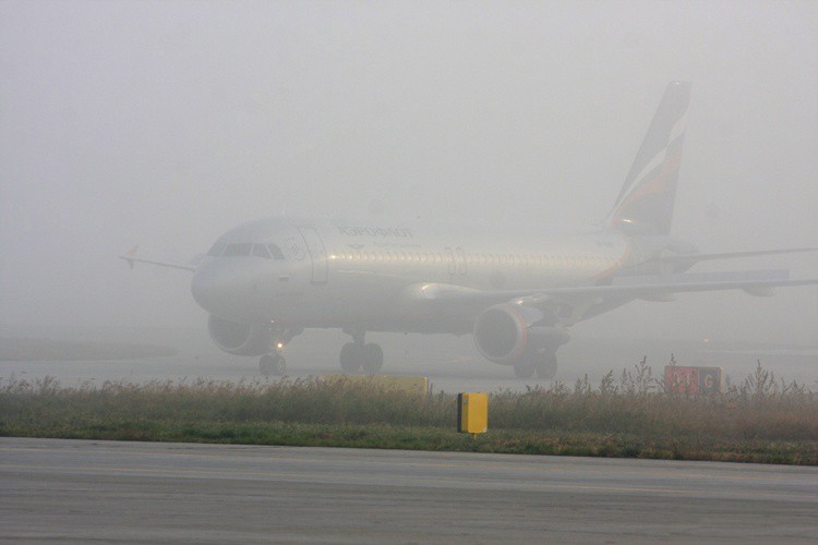 Из-за плохой погоды в аэропорту Храброво задерживаются рейсы