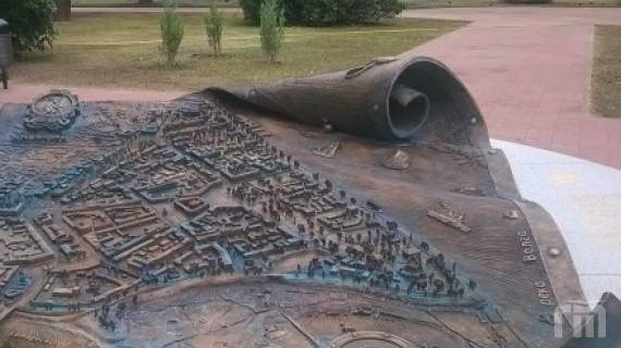 Туристы отыскали отломанный кусок панно «Карта города Ярославля»
