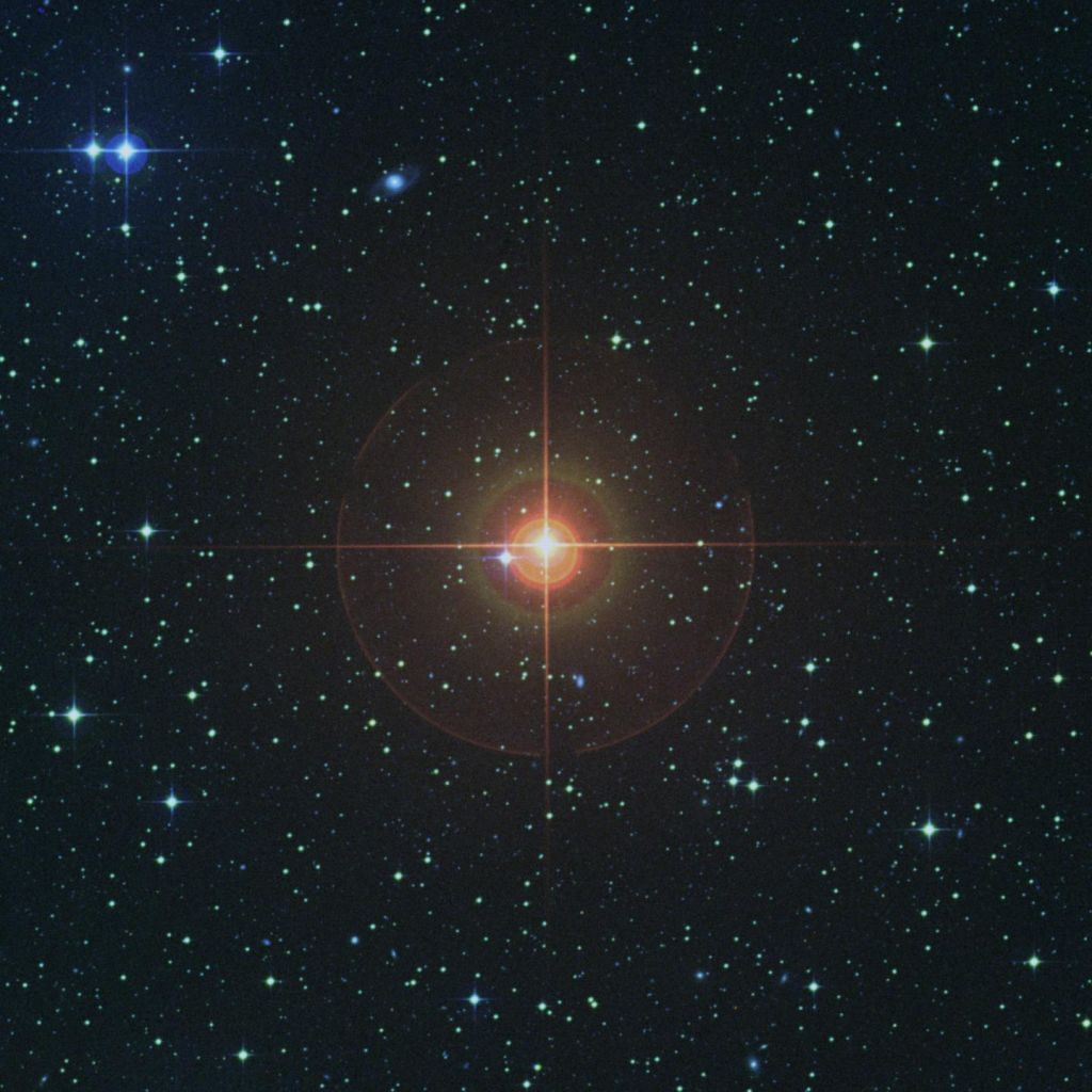 Астрономы: В атмосфере стареющей звезды с массой Солнца происходят массивные толчки