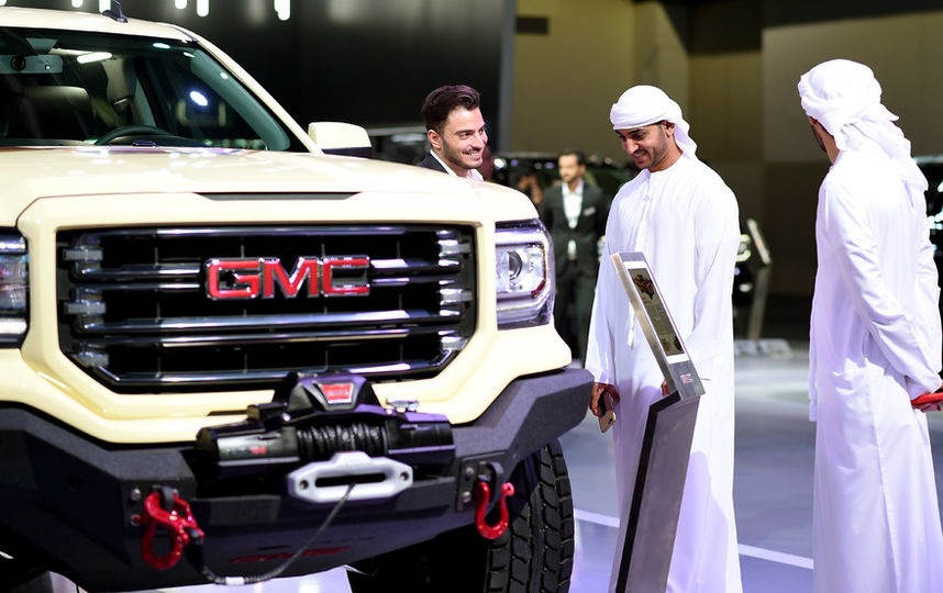 На автомобильном салоне в Дубае представили свыше100 новых моделей авто