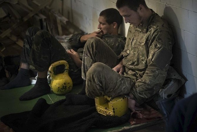 Украинские пленные услыхали собственных родных, появилось видео — Долгие месяцы ожиданий