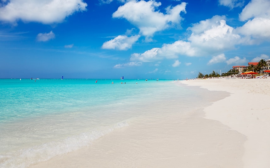 Где расположен самый красивый пляж на Земле?