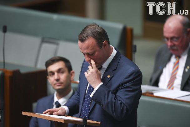 Австралийский депутат сделал предложение своему избраннику в парламенте