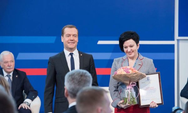 Брянского депутата Государственной думы Миронову наградил руководитель партии Медведев
