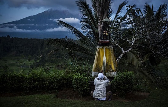 Вулканическая деятельность горы Агунг влияет на туризм региона Бали