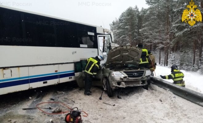 В ДТП с рейсовым автобусом и двумя автомобилями под Калугой погиб один человек