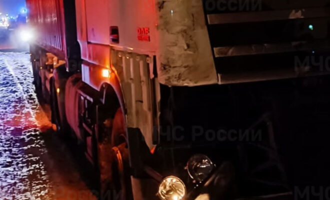 На киевской трассе фура насмерть сбила пешехода