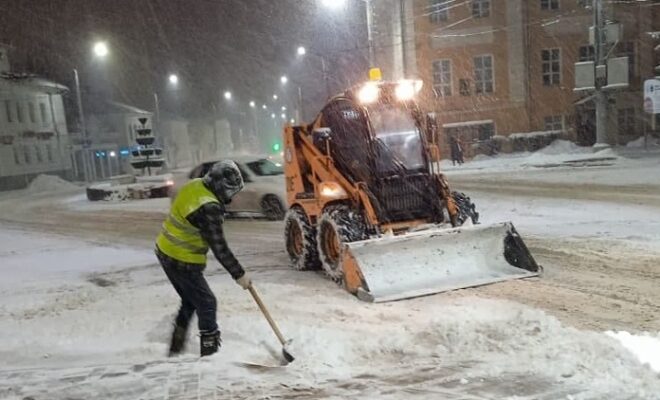 Власти Калуги просят убрать автомобили с 11 улиц для вывоза снега 9 февраля